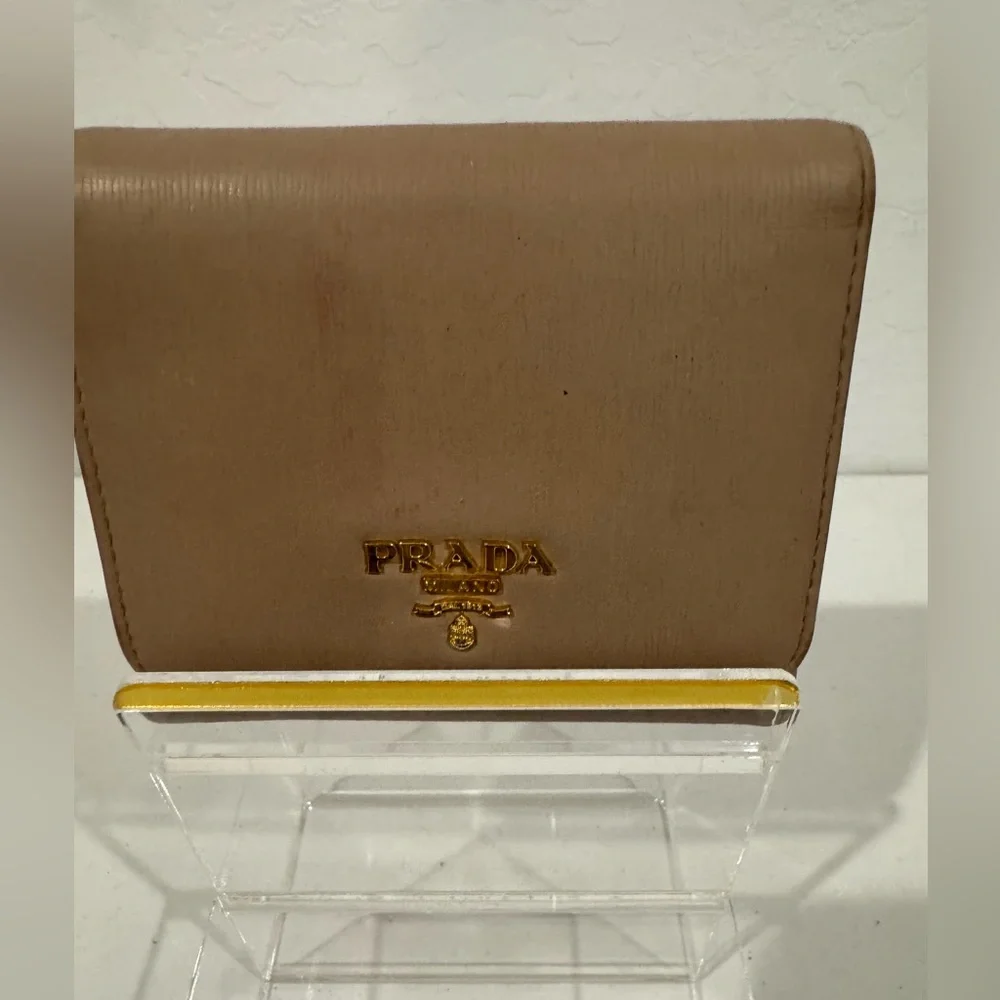 PRADA RARE Color 6 Ring Key/Card Holder Pebble Leather in Carmel Color - Picture 2 of 5